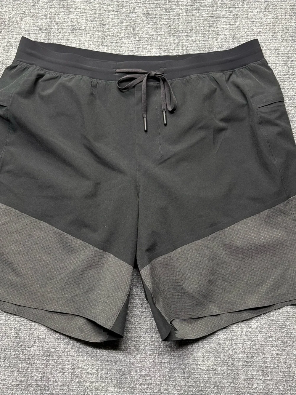 Lululemon Shorts Mens XL Black Gray Train to Beach 8